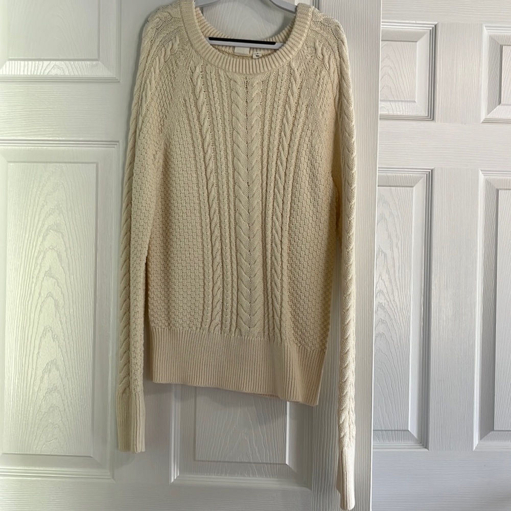 Gap sweater